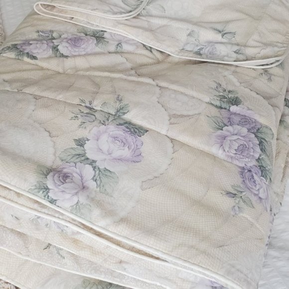 THE BAY REVERSIBLE TWIN BEDDING- Floral and Cream W 1 large pillow cover - Picture 2 of 11